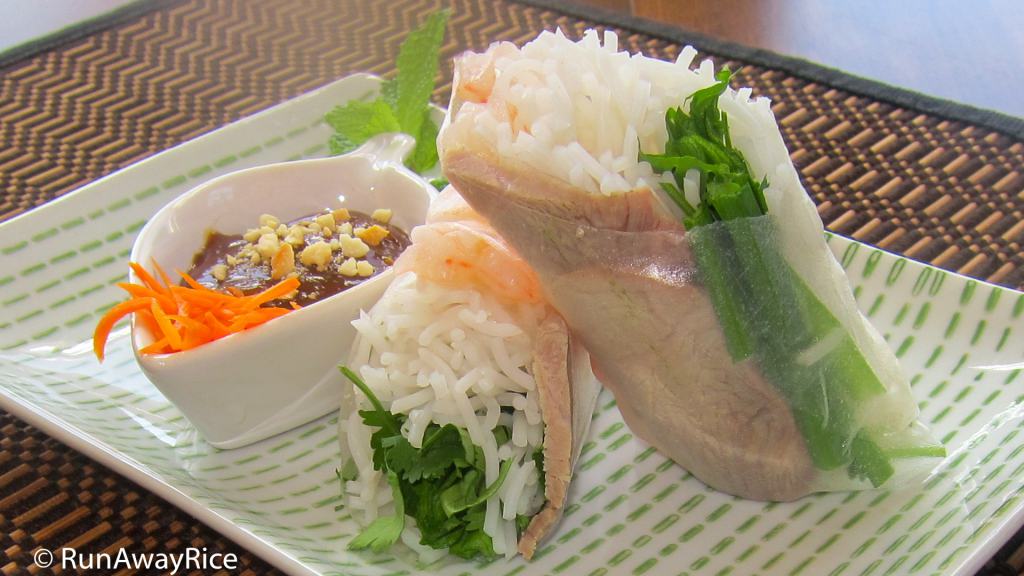 Fresh Spring Rolls Rice Paper Rolls with Pork and Shrimp (Goi Cuon) - Best Rolls Ever! | recipe from runawayrice.com