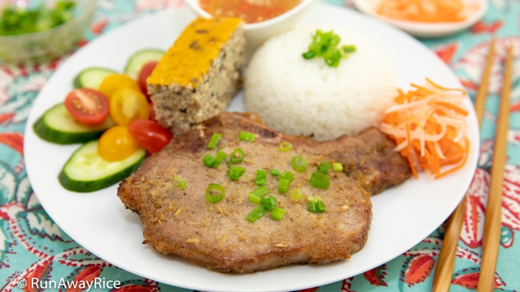 Grilled Lemongrass Pork Chops (Suon Nuong Xa) - Rice Plate with All the Fixins | recipe from runawayrice.com