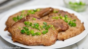 Grilled Lemongrass Pork Chops (Suon Nuong Xa) - Easy and Delicious Recipe! | recipe from runawayrice.com