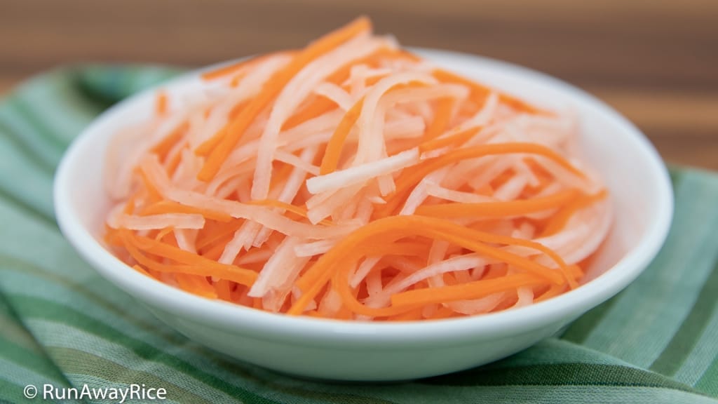 Carrot and Radish Pickles (Do Chua) - Essential Pickles! | recipe from runawayrice.com