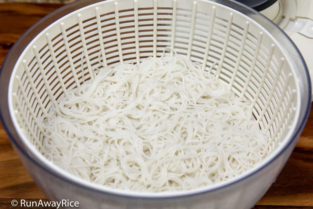 Top 5 Uses for My Salad Spinner - Make Perfect Rice Vermicelli Using a Salad Spinner | runawayrice.com