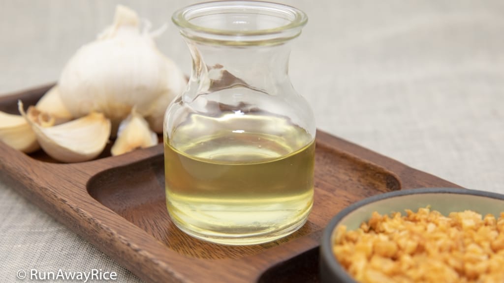 Fried Garlic (Toi Phi) - Garlic-Infused Oil | recipe from runwayrice.com