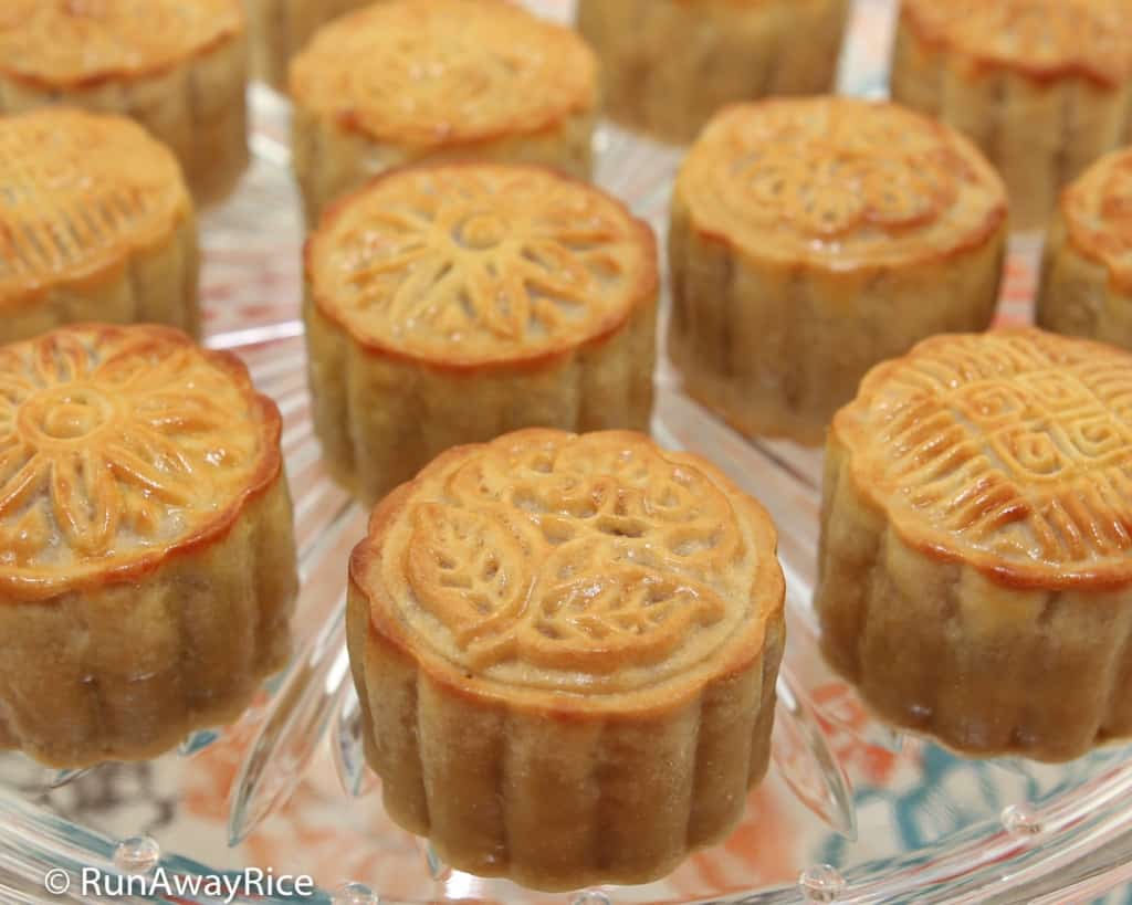 Essential Guide for Making Mooncakes (Banh Trung Thu) with Recipes | from runawayrice.com
