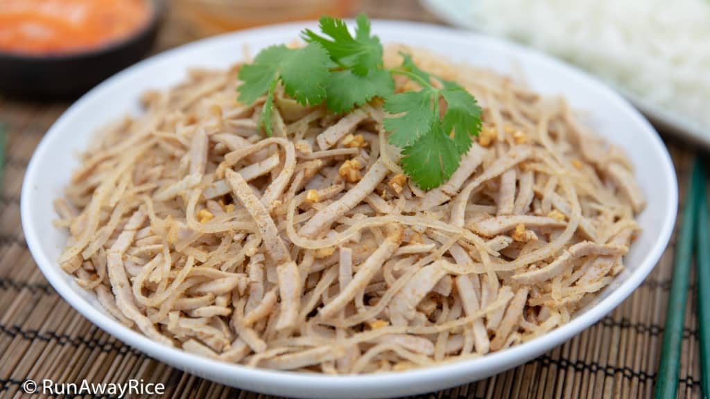 Shredded Pork Skin (Bi Heo) - Classic Vietnamese Dish! | recipe from runawayrice.com