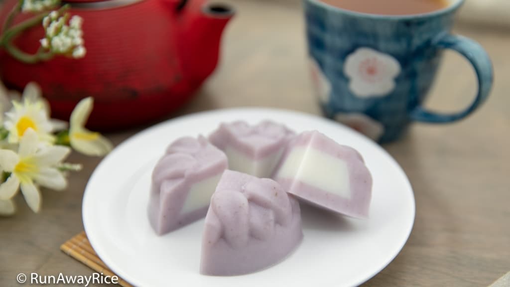 Taro and Coconut Agar Mooncakes (Banh Trung Thu Thach Khoai Mon Nhan Dua) - Chilled Snack Cakes for Mid-Autumn Festival | recipe from runawayrice.com