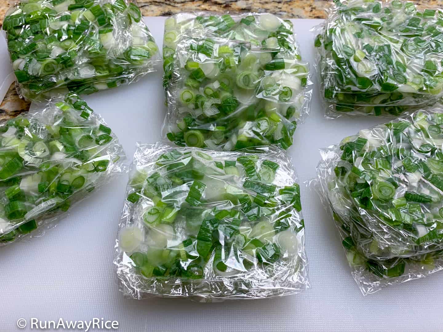 How to Freeze Green Onions / Scallions - RunAwayRice