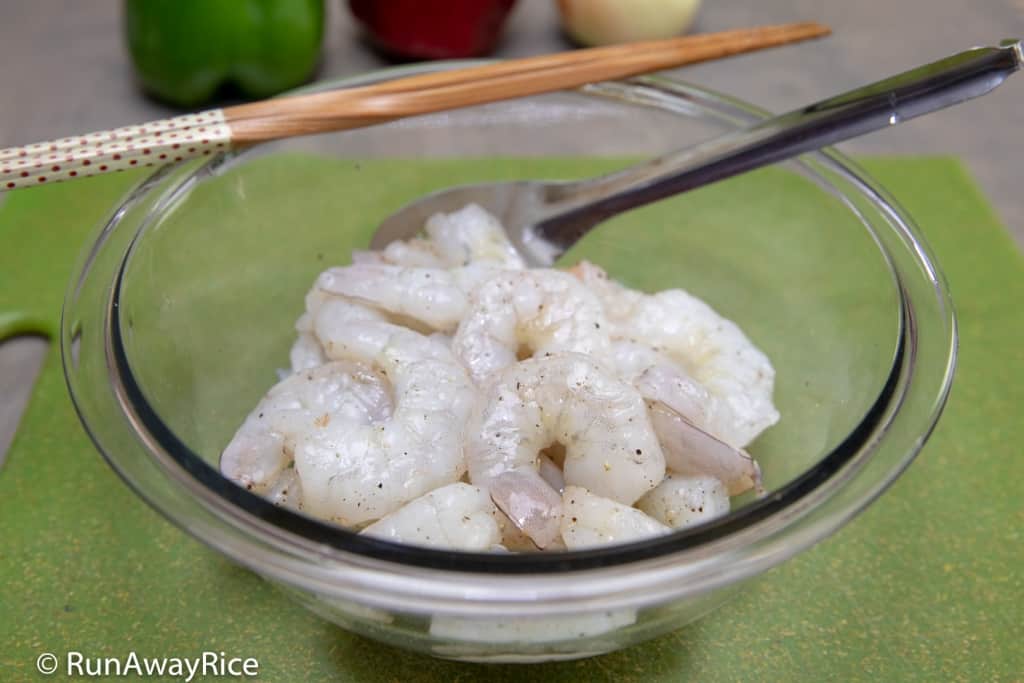 Sweet and Sour Shrimp (Tom Xao Chua Ngot) - Plump and Juicy Shrimp | recipe from runawayrice.com