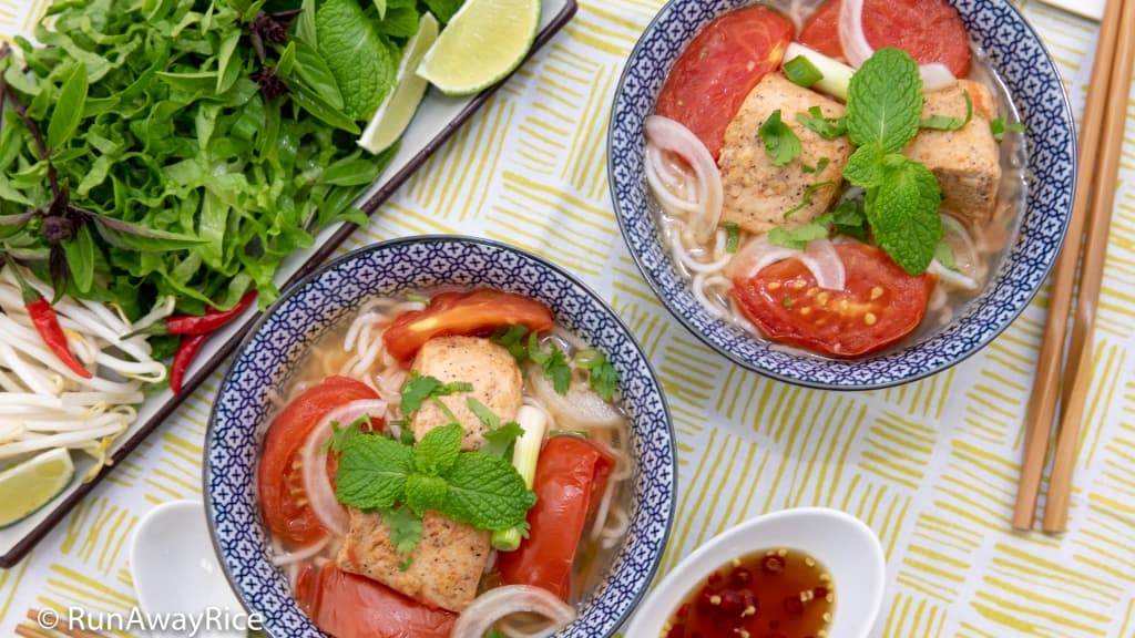 Fish Rice Noodle Soup (Bun Ca) - Amazing Vietnamese Rice Noodle Soup! | recipe from runawayrice.com