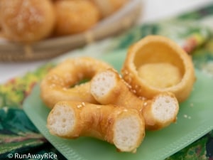 Vietnamese Donuts (Banh Cam Banh Vong) - Crispy Gluten-Free Donuts | recipe from runawayrice.com