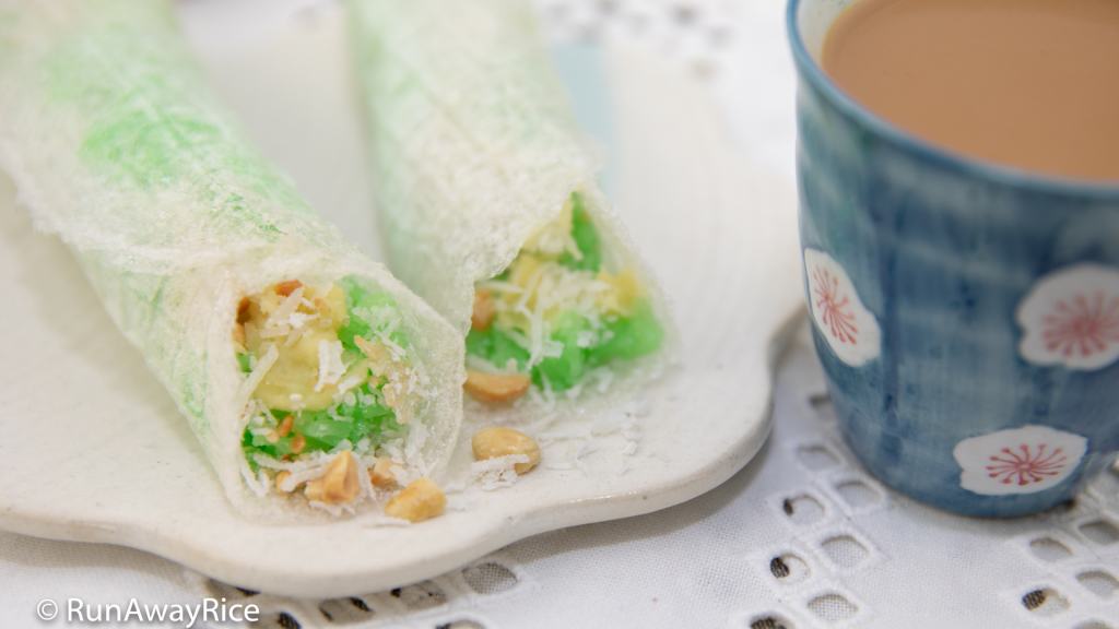 Pandan Sticky Rice with Tapioca Paper (Xoi Boc Banh Trang) - This is how we roll! | recipe from runawayrice.com