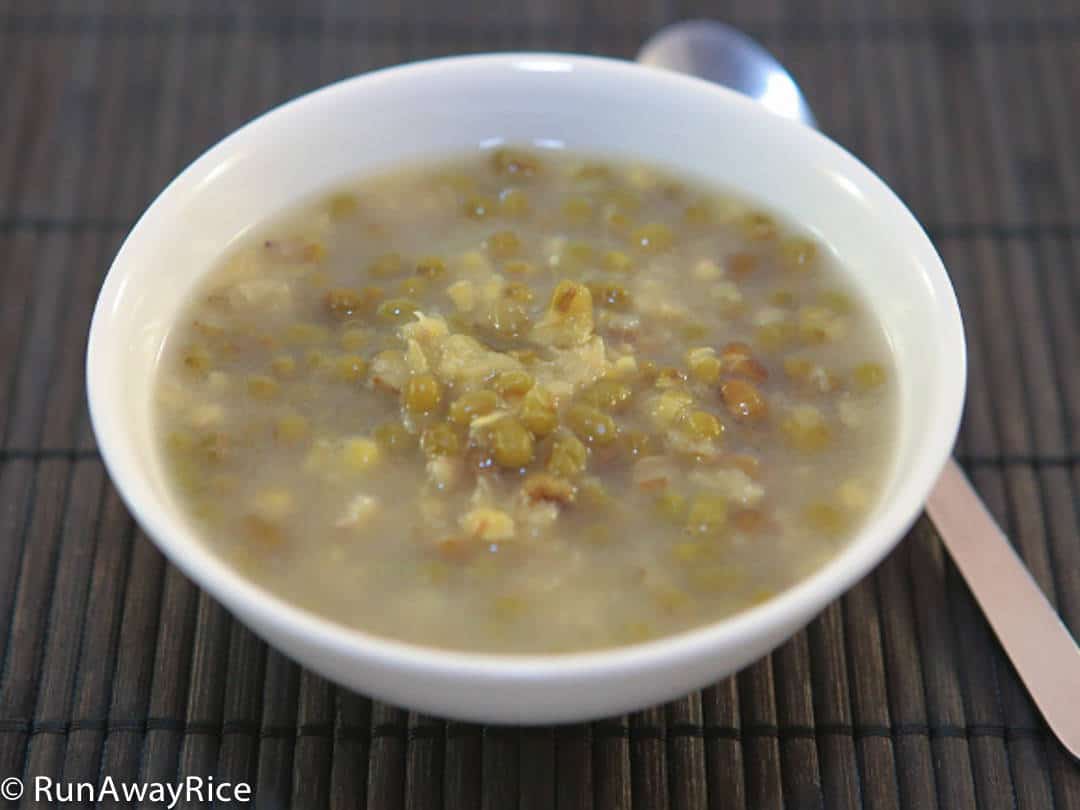 Delicious and Simple Mung Bean Dessert (Che Dau Xanh) | recipe from runawayrice.com