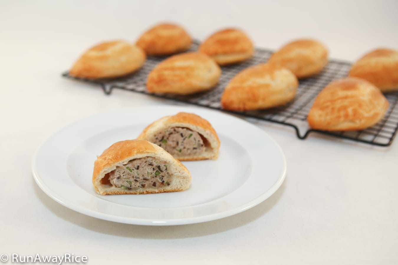 Hot Pastry Pies (Pate Chaud) RunAwayRice