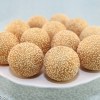 Sesame Balls (Banh Cam / Banh Ran) - Delicious Asian Donuts! | recipe from runawayrice.com