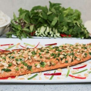 Asian-Style Baked Salmon (Cá Hồi Nướng) - Foolproof way to bake delicious salmon. | recipe from runawayrice.com