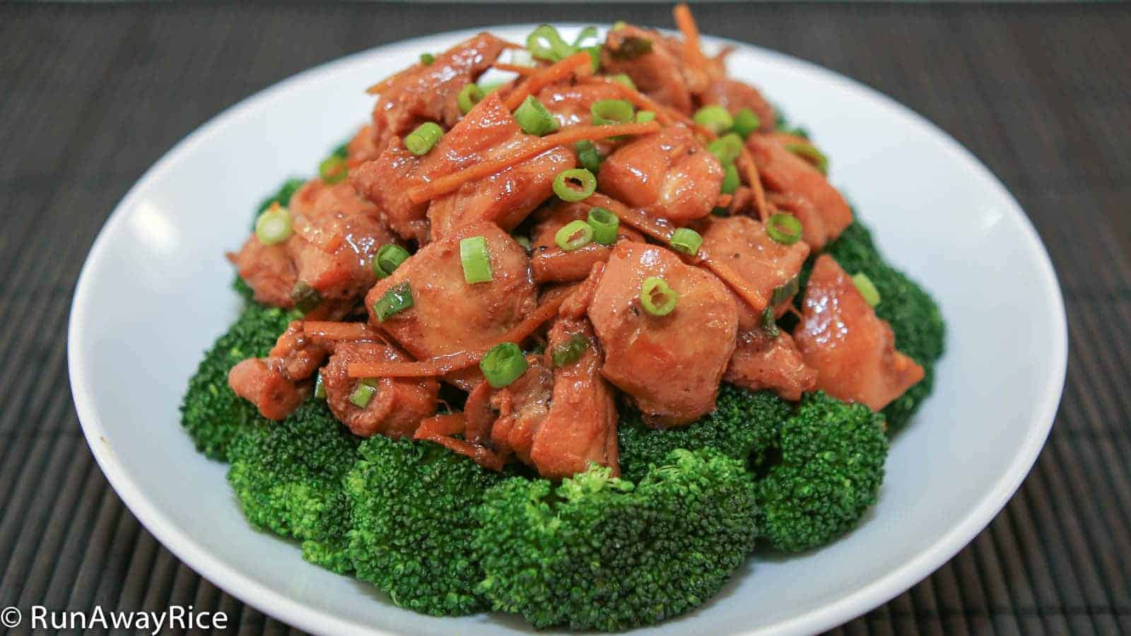 Vietnamese Ginger Chicken (Ga Kho Gung) - fragrant and fresh ginger with a savory sauce! | recipe from runawayrice.com