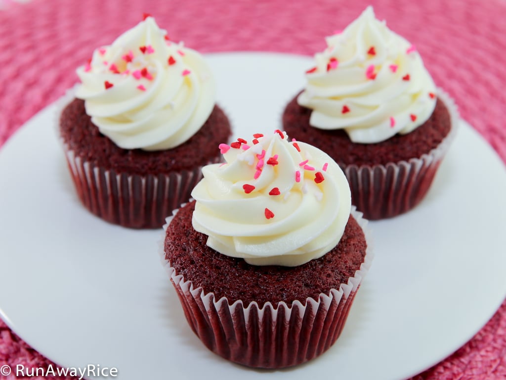 Hands-down the best Red Velvet Cupcake Recipe EVER! | recipe from runawayrice.com