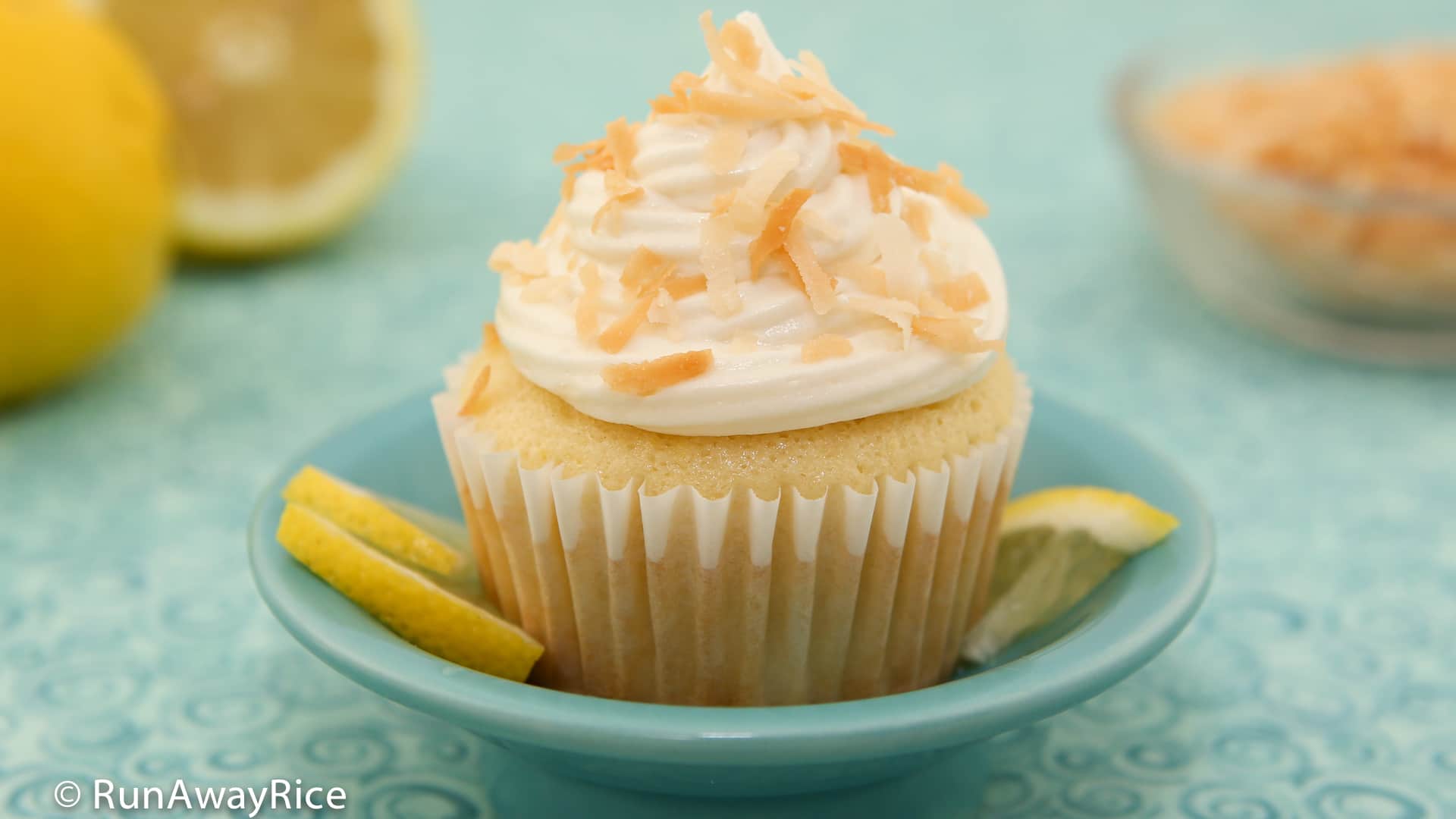 Lemon Coconut Cupcakes with Cream Cheese Frosting - perfectly tart and sweet and super easy to make | recipe from runawayrice.com