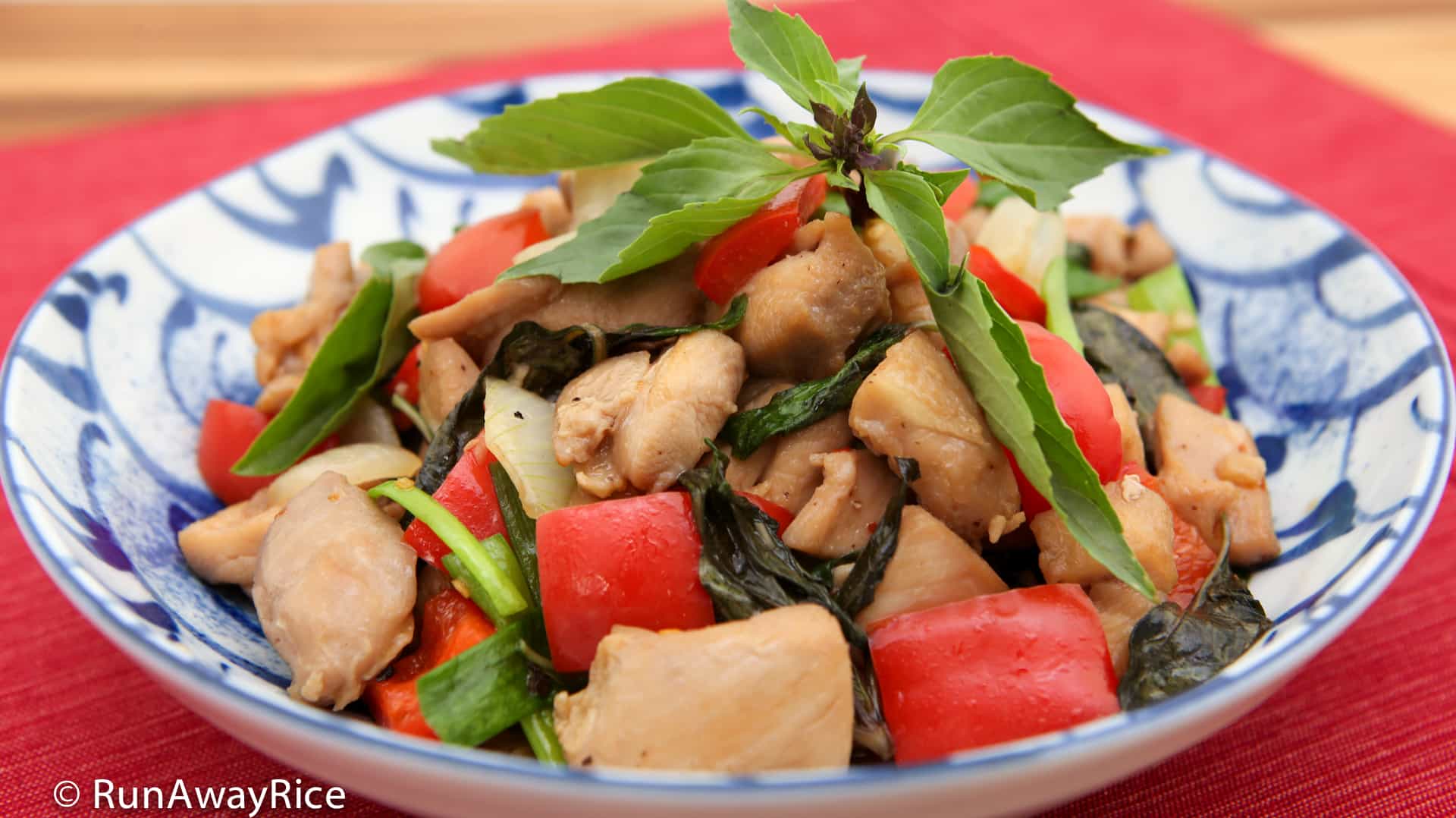 Thai Basil Chicken (Ga Xao La Que) - delicious and easy to make! | recipe from runawayrice.com