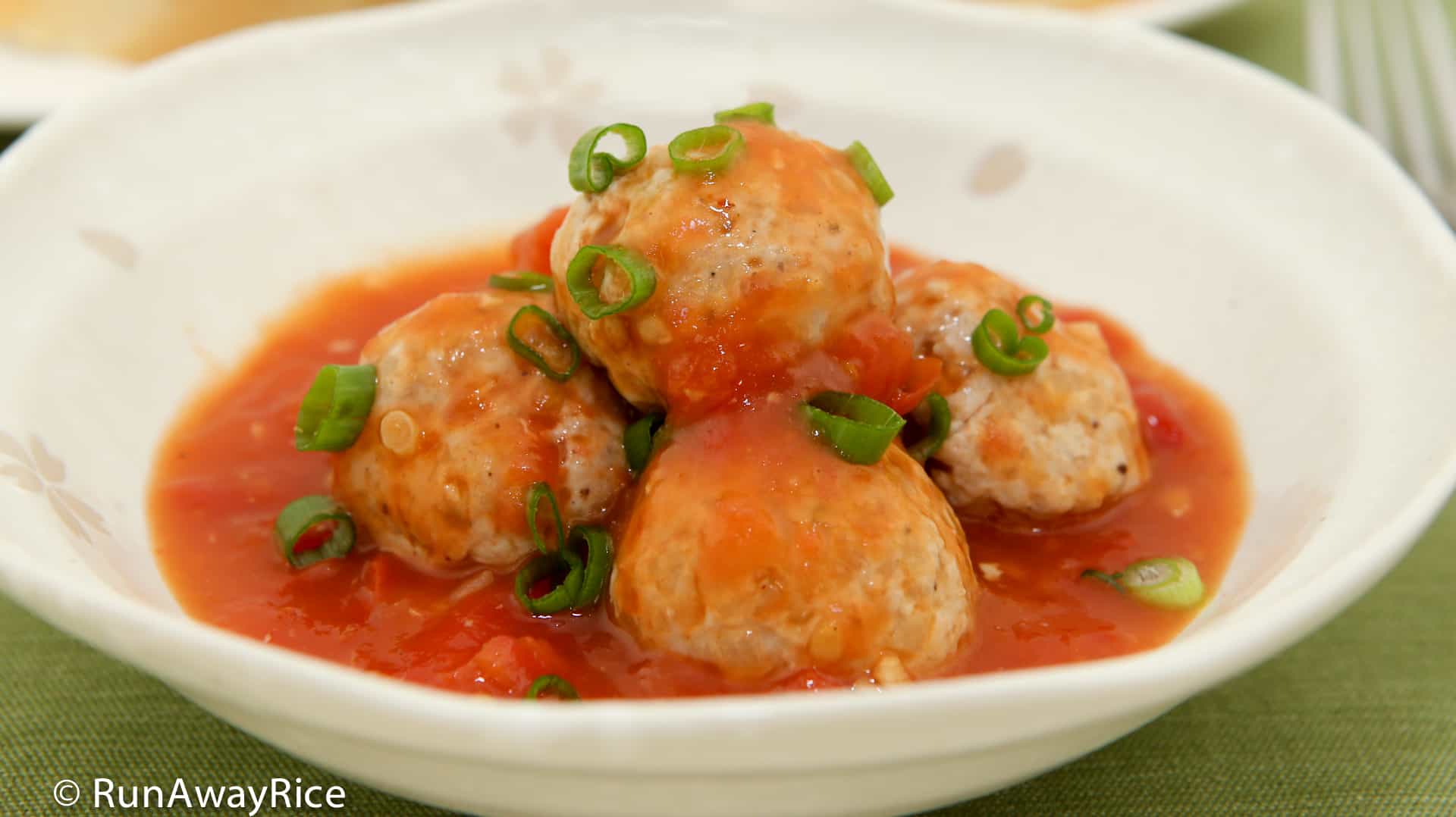 Vietnamese Meatballs (Xiu Mai) - comfort food meatballs, must-try! | recipe from runawayrice.com