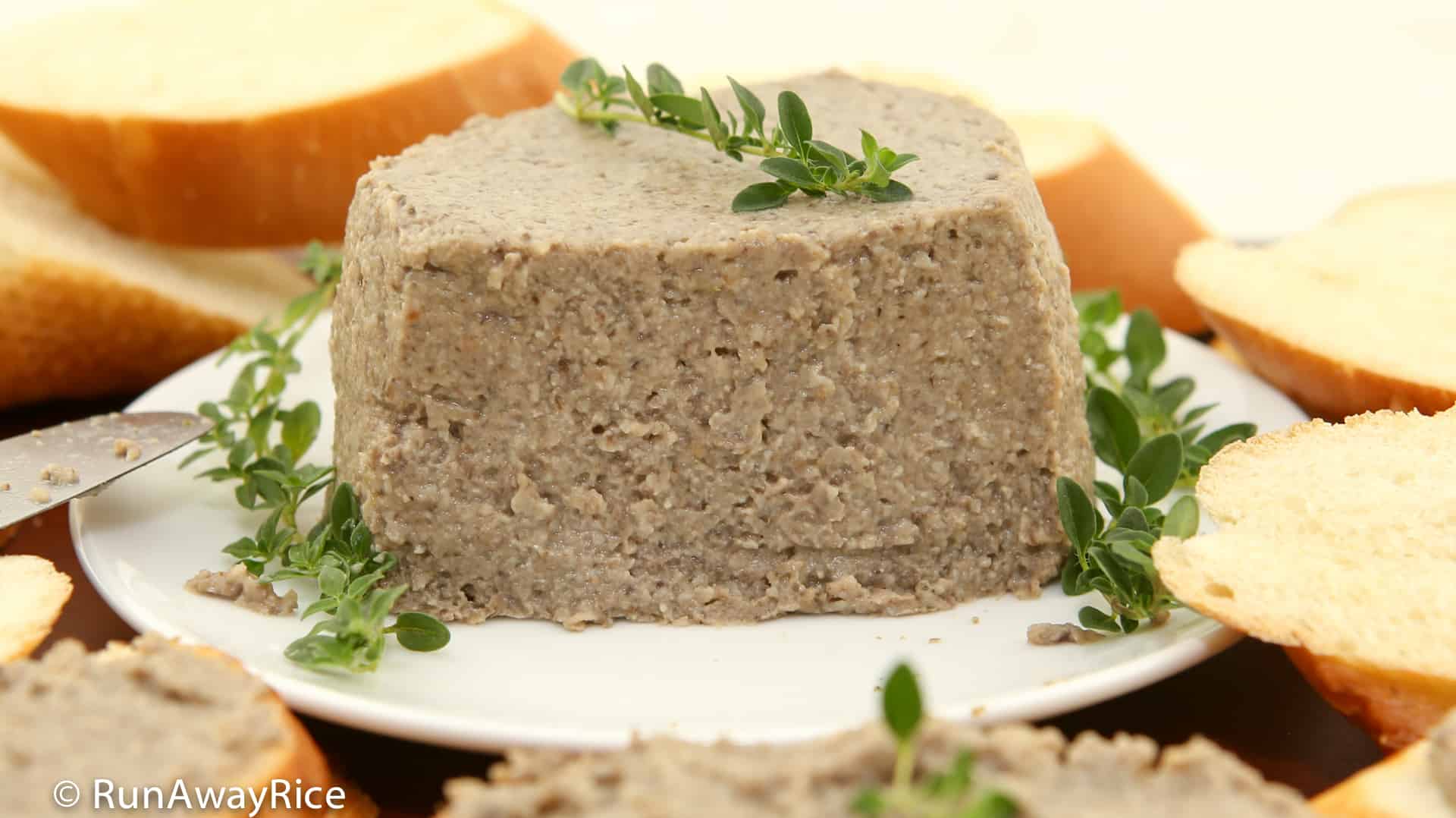 Vegetarian Pate / Faux Gras / Vegan Pate / Pate Chay - delicious meat-free pate served with crusty French bread | recipe from runawayrice.com