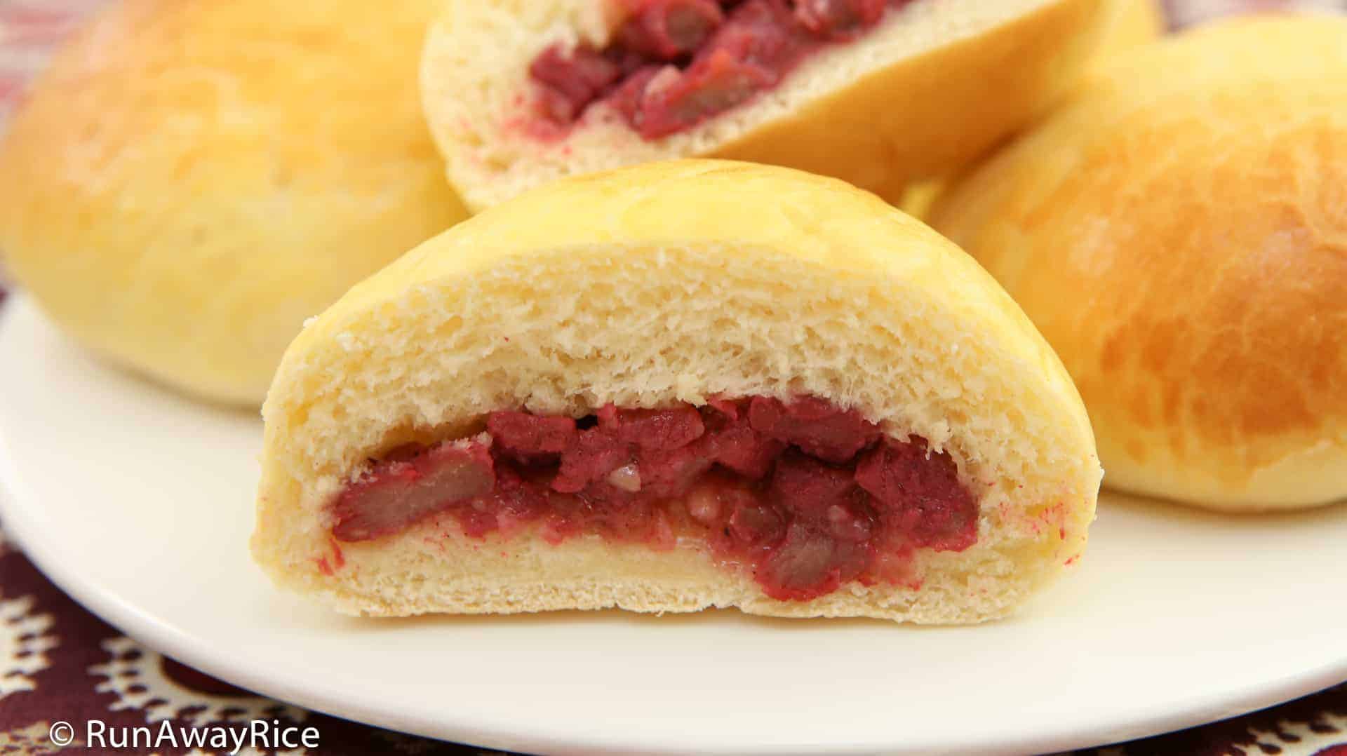 Baked Pork Buns (Banh Bao Nuong) - Delicious Char Siu pork filling encased in a fluffy bun | recipe from runawyrice.com