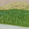 Honeycomb Cake (Banh Bo Nuong) - What makes this cake so beautifully green? | recipe from runawayrice