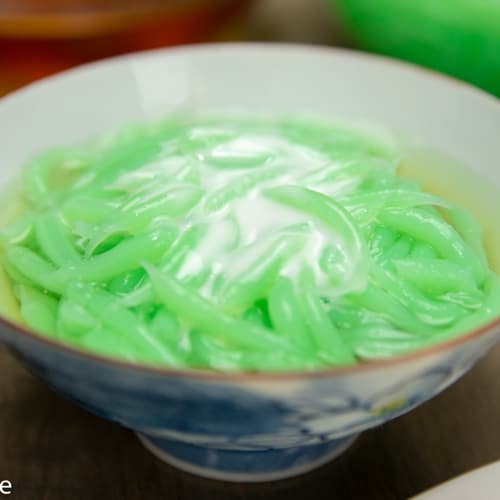 Pandan Jelly Dessert (Che Banh Lot) - Refreshing Vietnamese Dessert | recipe from runawayrice.com