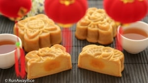 Essential Mooncake Guide (Banh Trung Thu) with Recipes | from runawayrice.com
