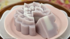 Taro and Coconut Agar Mooncakes (Banh Trung Thu Thach Khoai Mon Nhan Dua) - Chilled Snack Cakes for Mid-Autumn Festival | recipe from runawayrice.com