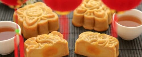Essential Mooncake Guide (Banh Trung Thu) with Recipes | from runawayrice.com