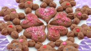 Valentine's Day Chocolate Shortbread Cookies | recipe from runawayrice.com