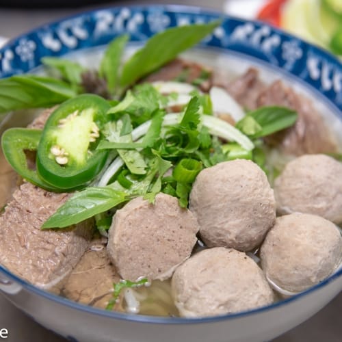 Instant Pot Beef Meatball Pho - Easy and Delicious! | recipe from runawayrice.com