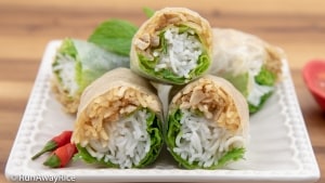 Shredded Pork Skin Fresh Spring Rolls (Bi Cuon) - Refreshing Rice Paper Rolls! | recipe from runawayrice.com