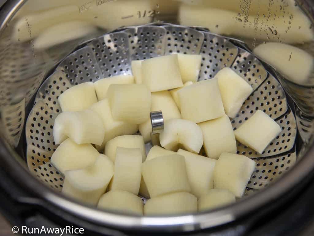 Cassava and Coconut Milk (Khoai Mi Nuoc Cot Dua) - Easy Instant Pot Recipe! | recipe from runawayrice.com
