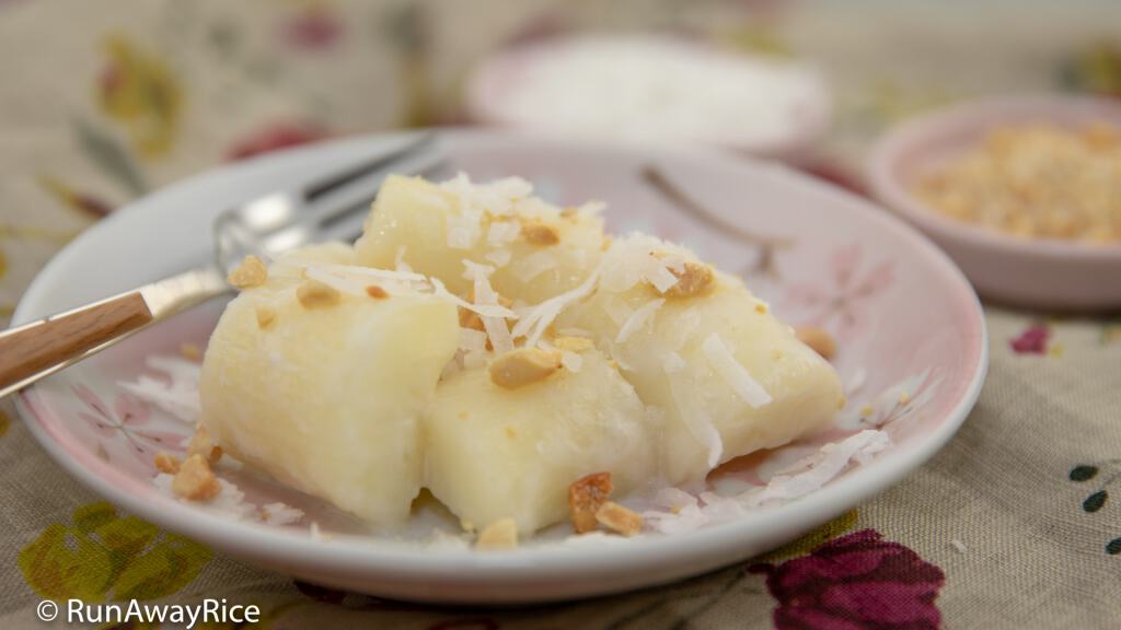 Cassava and Coconut Milk (Khoai Mi Nuoc Cot Dua) - Easy Instant Pot Recipe! | recipe from runawayrice.com