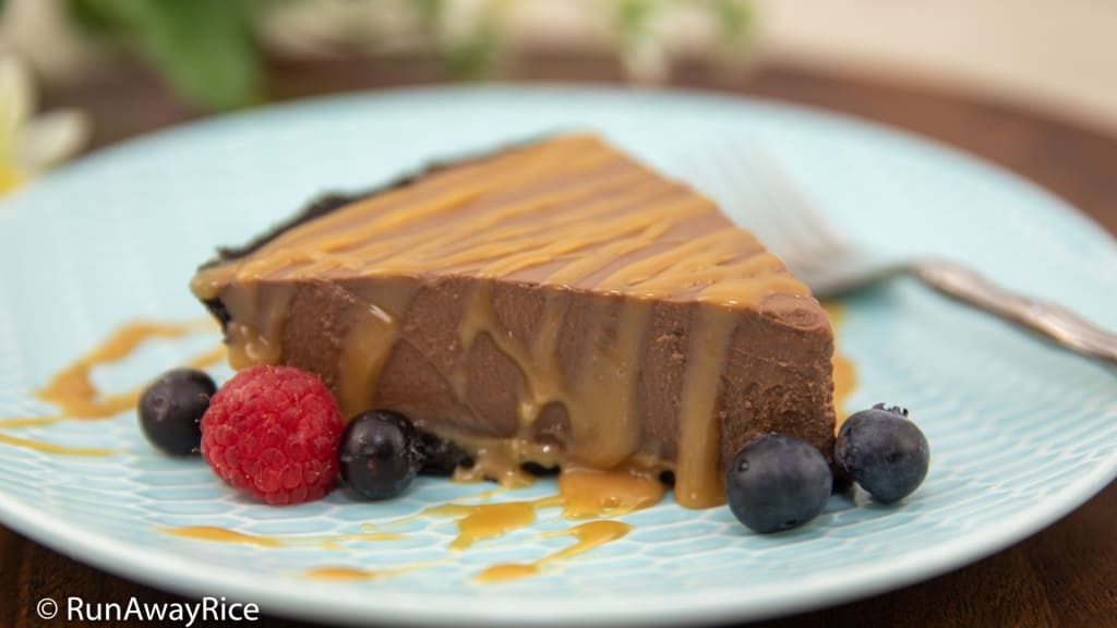Chocolate Silk Pie - Easy No-Bake Recipe | recipe from runawayrice.com