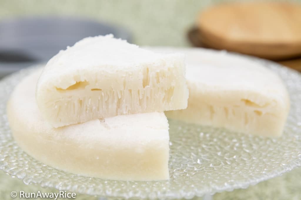 White Sugar Sponge Cake / Chinese Honeycomb Cake (Banh Bo Nguoi Hoa) - Asian Bakery Recipe! | recipe from runawayrice.com